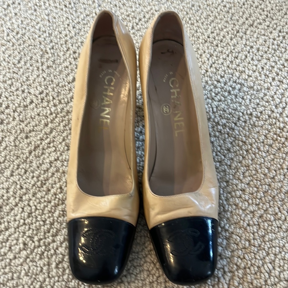 Chanel Pumps
